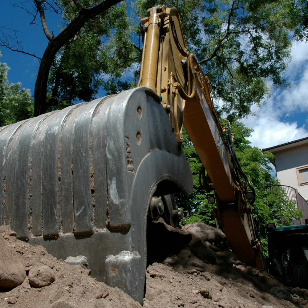 Erdarbeiten und Außenanlage Neubau in Vechta mit Wacker Neuson Bagger, Mutterboden und Pflasterfläche durch Greenwork GaLaBau